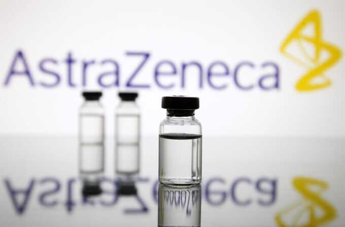 Штайнмайер вакцинировался от коронавируса препаратом AstraZeneca