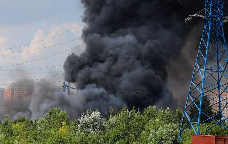 Два человека погибли на горящей парковке в Одинцово