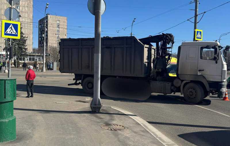 В Москве ребенок оказался под колесами грузовика