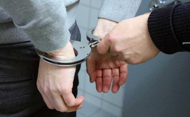 В Польше задержали серийного вора, который прятался в подвале с оружием