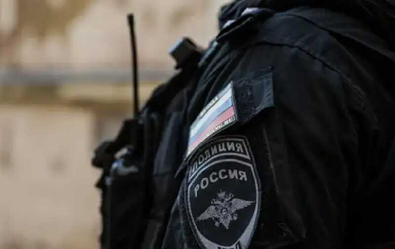 Сотрудники правоохранительных органов применили силу к редактору Ura.ru, чтобы разблокировать его телефон