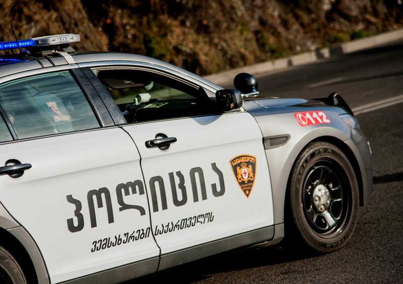 Грузинский суд вынес приговор россиянину за повреждение полицейского автомобиля