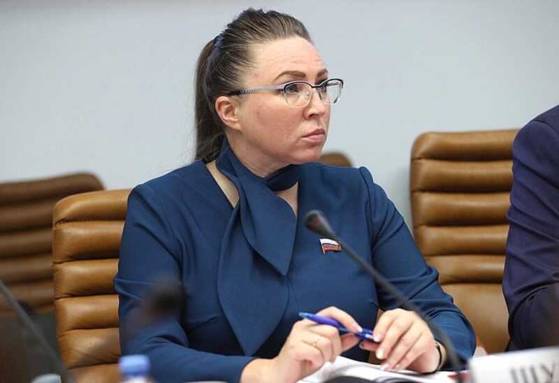 Связи сенатора Елены Шумиловой помогают компании «Кронус» избежать серьёзных проблем после скандала