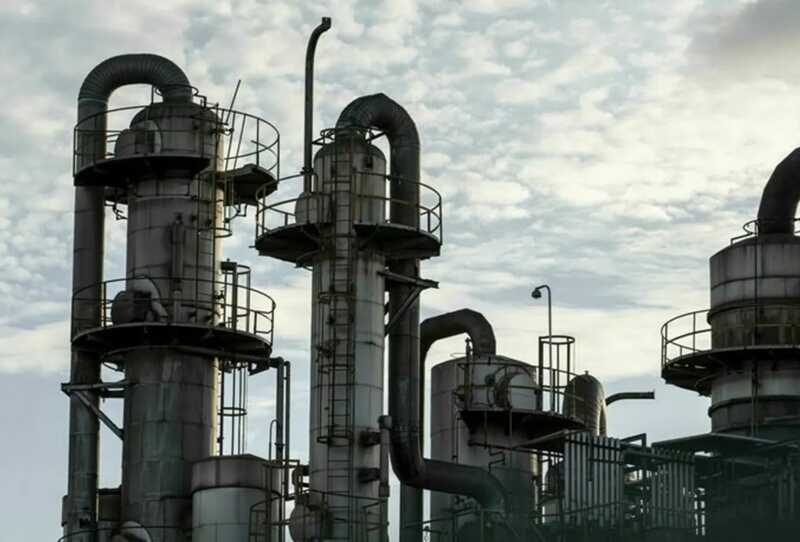 Нефтеперерабатывающий завод в Хайфе прекратил работу после ракетного удара, нанесенного Ираном