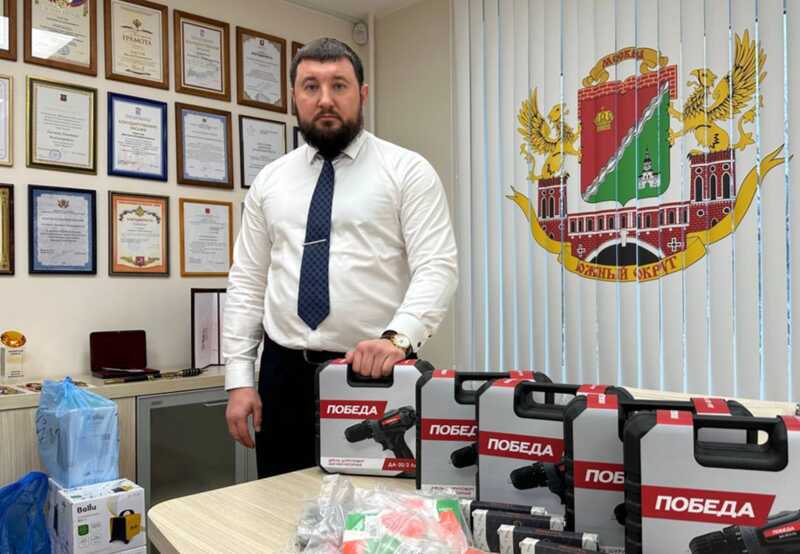 Депутат партии "Единая Россия" Дмитрий Хлестов выплатил 1 миллион рублей, чтобы обрести статус "участника боевых действий"