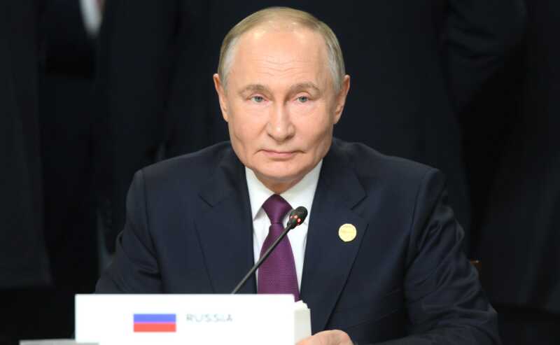 Скандальная безучастность: почему Путин воздержался от публичного выражения сожаления из-за кончины Старовойта