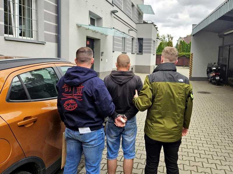 В столице Польши мужчина напал на прохожего, используя мачете
