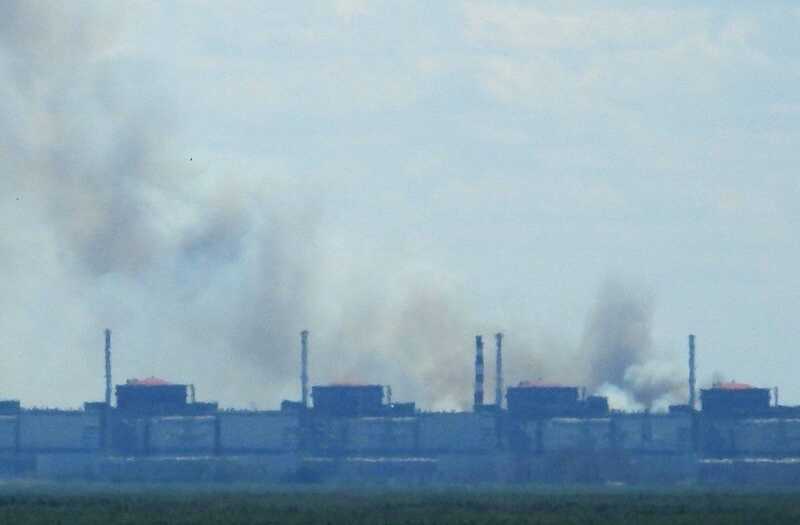 Над Запорожской АЭС виден дым: причины остаются неизвестными