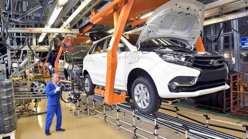 АвтоВАЗ уменьшает зарплаты сотрудников по меньшей мере на 20% из-за снижения спроса