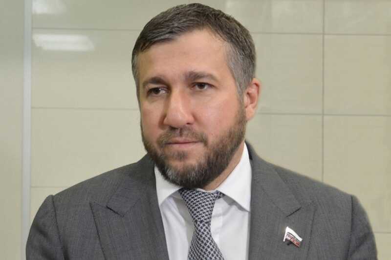 Депутата Григория Аникеева обвинили в том, что он скрыл активы за границей и занимался предпринимательской деятельностью